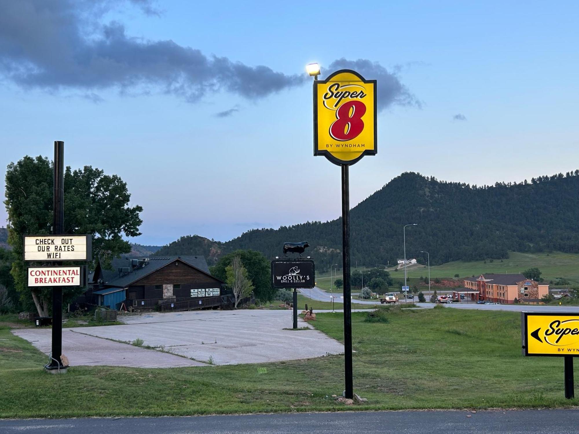 Motel Super 8 By Wyndham Hot Springs Exteriér fotografie